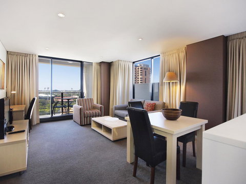 Oaks Adelaide Horizons Suites - Accommodation Ballina 13