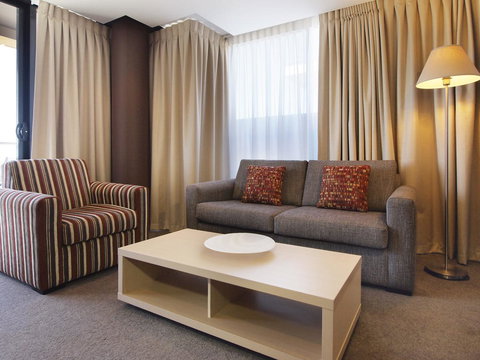 Oaks Adelaide Horizons Suites - Accommodation Ballina 14