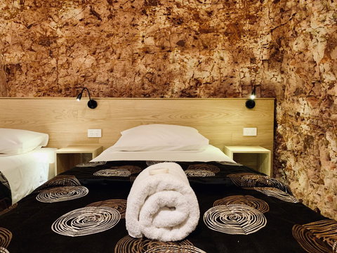 The Lookout Cave Underground Motel - Accommodation Ballina 2