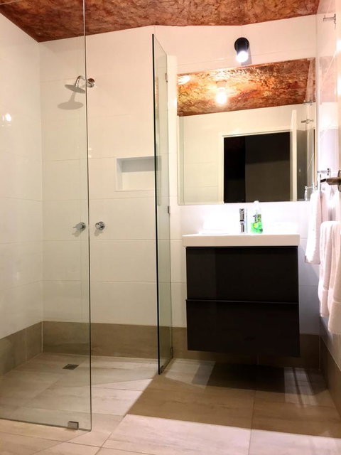 The Lookout Cave Underground Motel - Accommodation Ballina 11