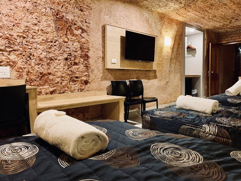 The Lookout Cave Underground Motel - Accommodation Ballina 3