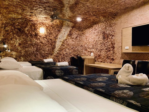 The Lookout Cave Underground Motel - Accommodation Ballina 5