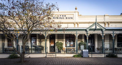 The Rising Sun Hotel - Accommodation Ballina 2