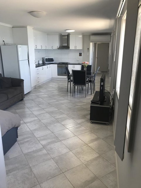 Beachside & Jetty View Apartment 6 - Captain\'s Apt - Accommodation Ballina 4