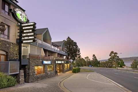 Banjo Paterson Inn - Accommodation Ballina 0