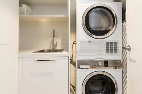 Nobbs Â· Executive 2 Storey Sydney Apartment With Pool - Accommodation Ballina 11