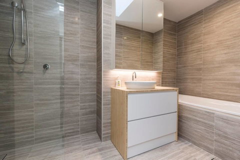 Nobbs Â· Executive 2 Storey Sydney Apartment With Pool - Accommodation Ballina 10