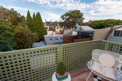 Nobbs Â· Executive 2 Storey Sydney Apartment With Pool - Accommodation Ballina 16