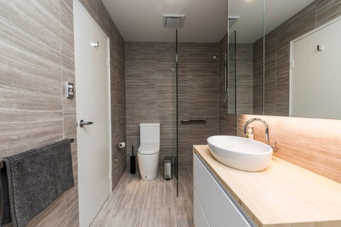 Nobbs Â· Executive 2 Storey Sydney Apartment With Pool - Accommodation Ballina 9