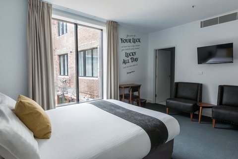 The Lucky Hotel - Accommodation Ballina 2