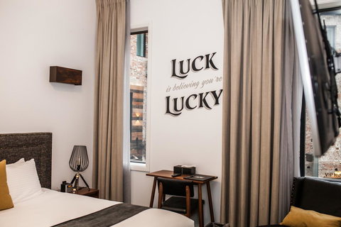 The Lucky Hotel - Accommodation Ballina 1