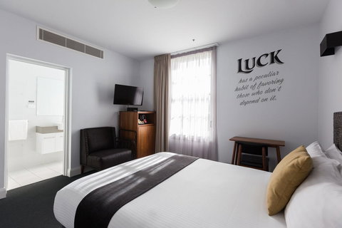 The Lucky Hotel - Accommodation Ballina 24