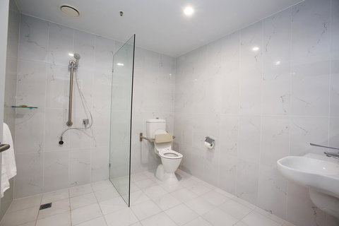 The Lucky Hotel - Accommodation Ballina 36