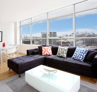 Gadigal Groove - Modern and Bright 3BR Executive Apartment in Zetland with Views - Accommodation Ballina