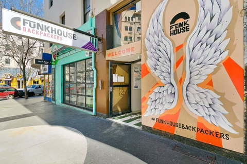 Mad Monkey Downtown - Accommodation Ballina 0