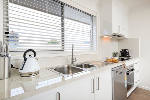 Sleeping In Style - Central & Sophisticated - Accommodation Ballina 4