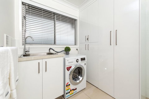 Sleeping In Style - Central & Sophisticated - Accommodation Ballina 2