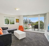Bridge and Sails - Views of the Bridge and Opera House from this Executive 2BR Apartment in Darlinghurst - Accommodation Ballina
