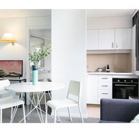 Bright modern studio steps from the action - Accommodation Ballina