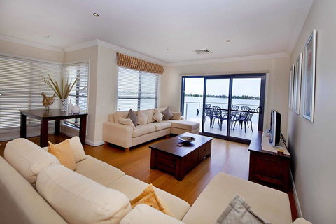 Brookwater- Waterfront On Lake Mulwala - Accommodation Ballina 1