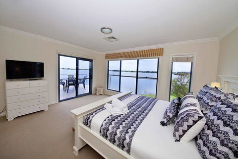 Brookwater- Waterfront On Lake Mulwala - Accommodation Ballina 0
