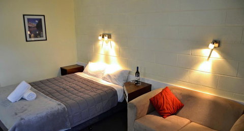 Charles Sturt Motor Inn - Accommodation Ballina 0