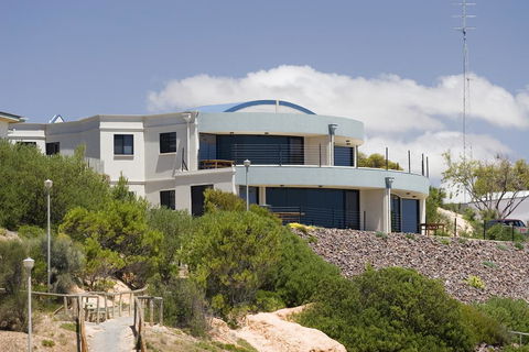 Cliff House Beachfront Villas - Accommodation Ballina 2