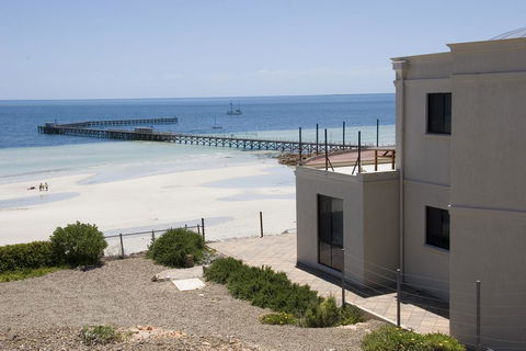 Cliff House Beachfront Villas - Accommodation Ballina 0