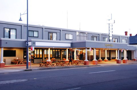 Commodore Motor Inn - Accommodation Ballina 0