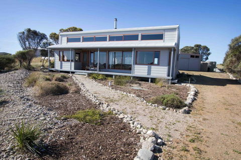 Coorong Aurora - Breathtaking Waterfront Escape - Accommodation Ballina 2