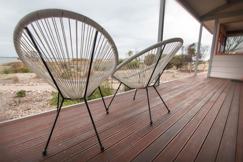 Coorong Aurora - Breathtaking Waterfront Escape - Accommodation Ballina 3
