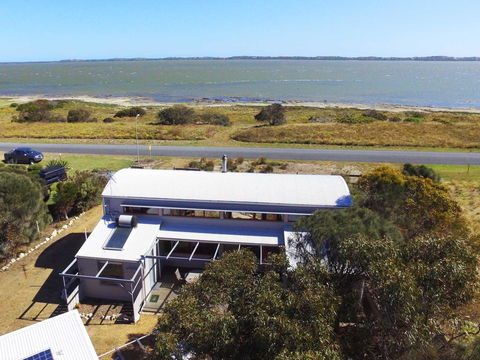 Coorong Aurora - Breathtaking Waterfront Escape - Accommodation Ballina 1