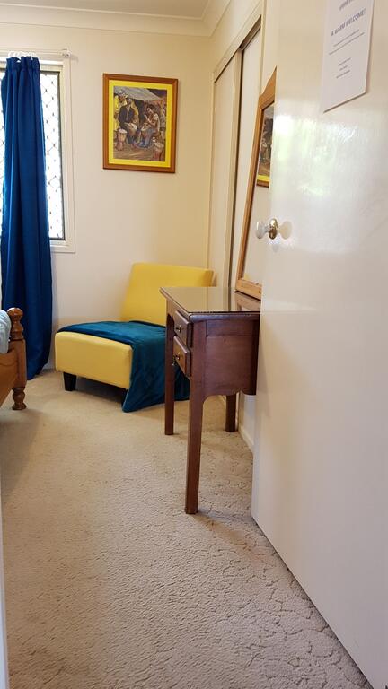 Cosy Quiet Bedroom Ferny Grove - Accommodation Ballina 2