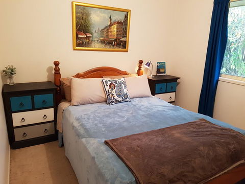 Cosy Quiet Bedroom Ferny Grove - Accommodation Ballina 0