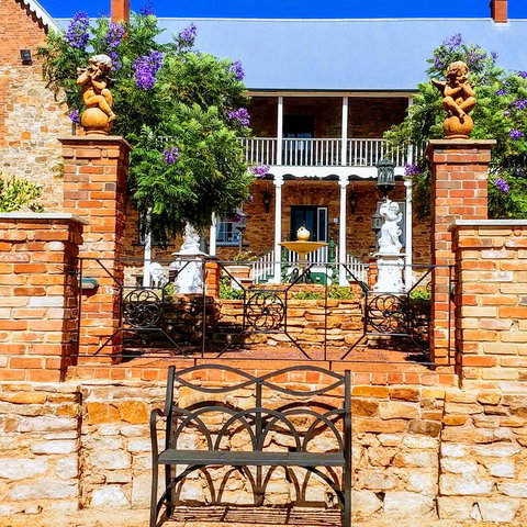 Courtyard Faversham House - Accommodation Ballina 3