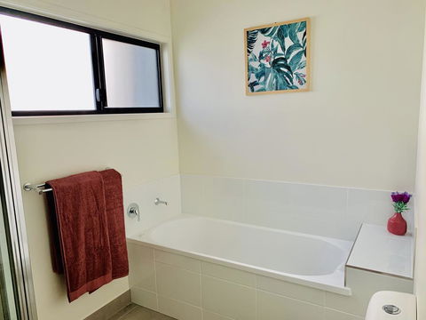 DAYDREAMING Airlie Beach, Water Views & Only 200m To Boardwalk. - Accommodation Ballina 3
