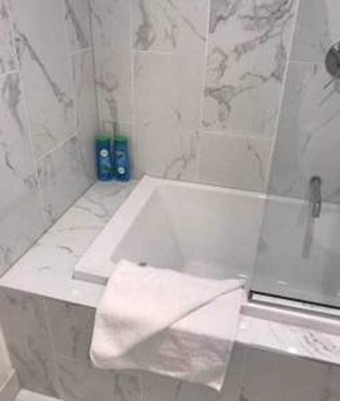 Delicate And Peaceful Bundoora Townhouse 7 - Accommodation Ballina 3