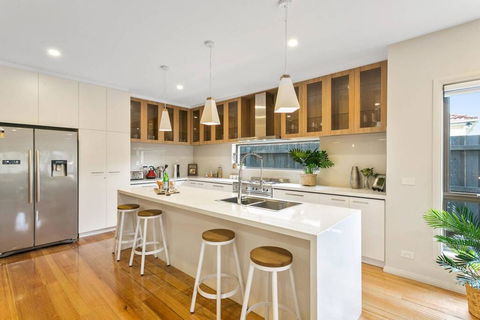 Dromana 300m Beach Shops And Cafes Table Tennis - Accommodation Ballina 1