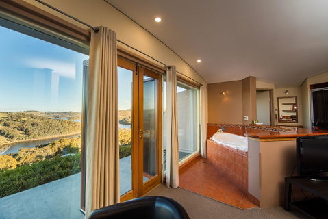 Eagle View Escape - Accommodation Ballina 0