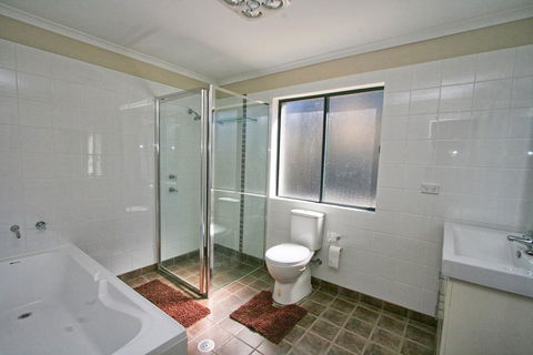 Eclipse 13/10 Nettin Circuit - Accommodation Ballina 2