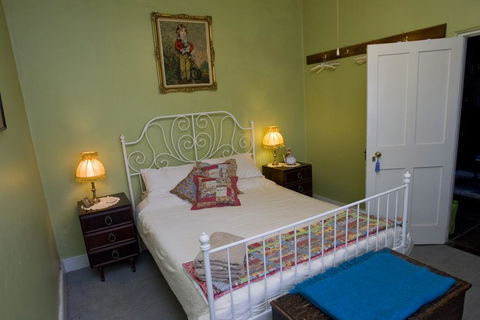 Emma Tiver Heritage Cottage - Accommodation Ballina 3