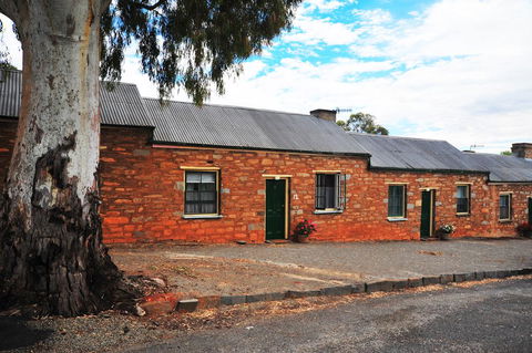 Emma Tiver Heritage Cottage - Accommodation Ballina 0