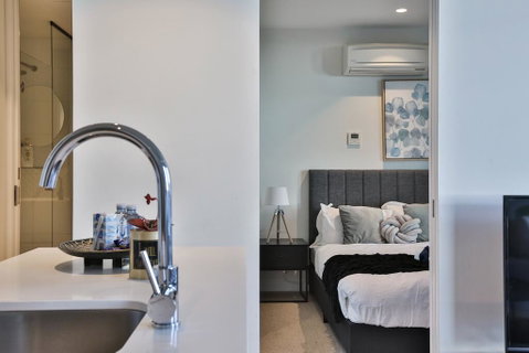 EQ TOWER Melbourne CBD APT - Accommodation Ballina 1