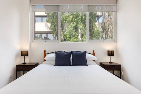 Explore Melbourne From A Convenient South Yarra Pad - Accommodation Ballina 1