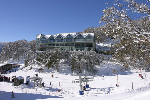 Falls Creek Country Club - Accommodation Ballina 0