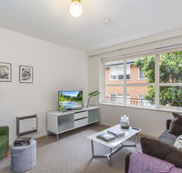 Family-friendly apartment in green Glen Iris - Accommodation Ballina