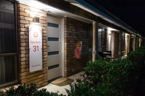 Farnham Court Motel And Restaurant - Accommodation Ballina 3