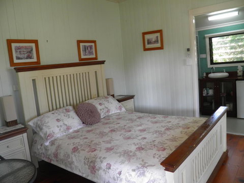 Follywood Guesthouse B&B - Accommodation Ballina 0