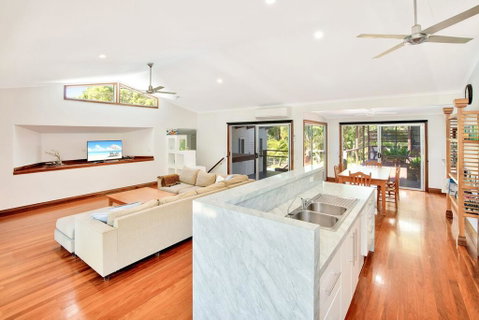 Gecko's Rest - Rainbow Shores, Executive Beach House, Pet Friendly, Pool, Wi-fi - Accommodation Ballina 3