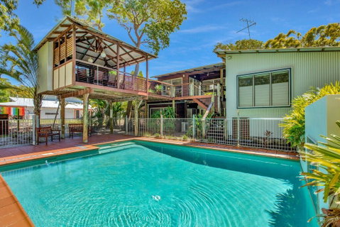 Gecko's Rest - Rainbow Shores, Executive Beach House, Pet Friendly, Pool, Wi-fi - Accommodation Ballina 0
